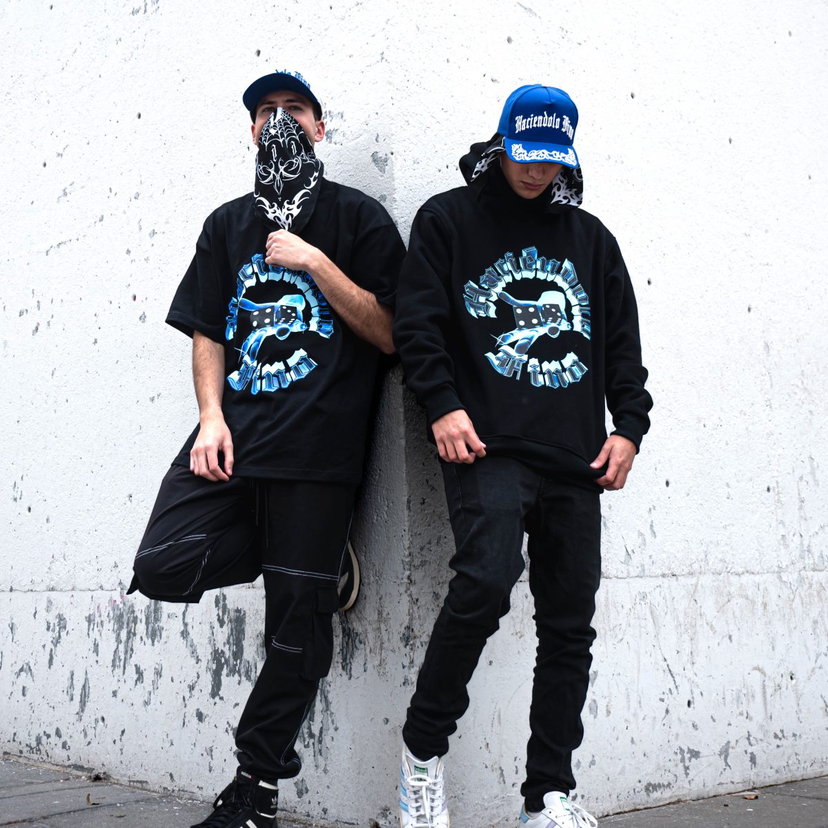 Hoodie Haciéndolo Fino Negra